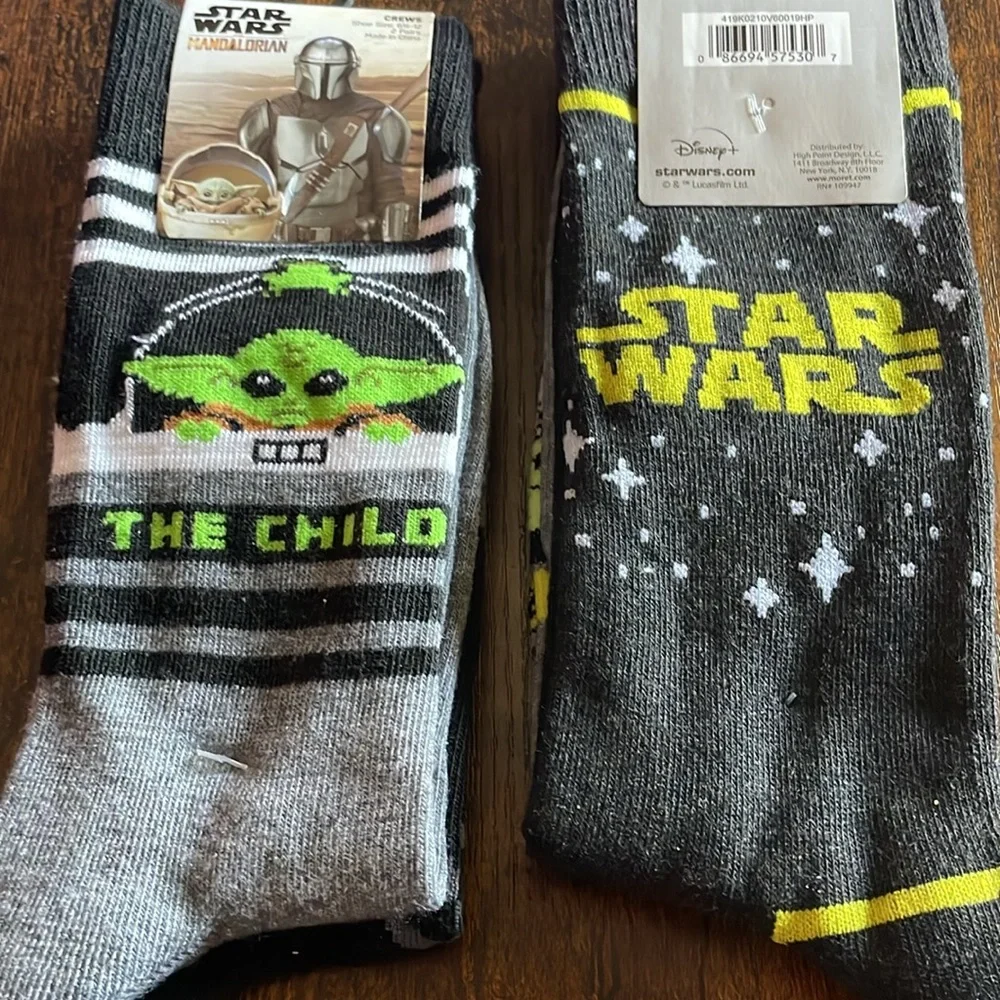 Star Wars Madalorian Crew Socks 5 Pair NWT Grogu Shoe Size 6.5-12 and Bandana